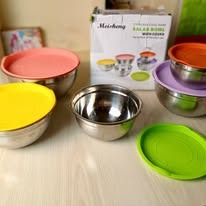 Meisheng 5-Piece Stainless Steel Salad Bowl Set with Covers,